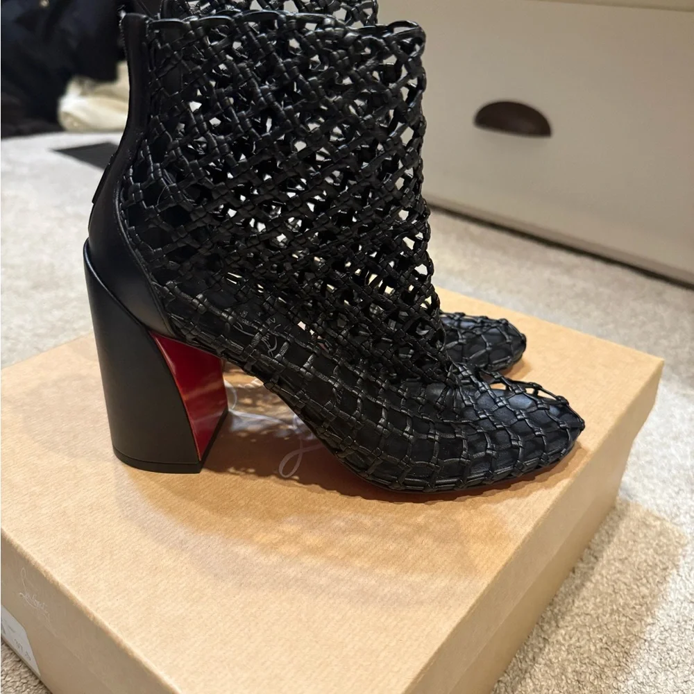 Christian Louboutin black heels. Never worn. Paid $1795. Size 37.5 with box. - Picture 5 of 6